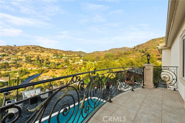 Detail Gallery Image 37 of 75 For 1958 Calafia St, Glendale,  CA 91208 - 5 Beds | 5 Baths