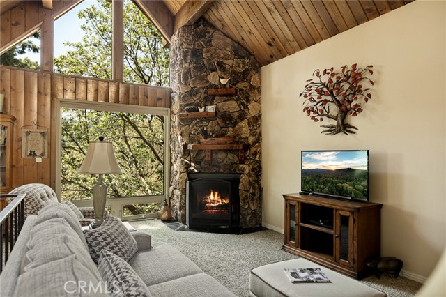 Detail Gallery Image 2 of 23 For 26495 Walnut Hills Dr, Lake Arrowhead,  CA 92391 - 3 Beds | 2 Baths