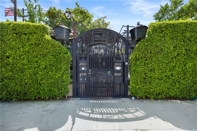 2949 S Harcourt Avenue, Los Angeles CA: https://media.crmls.org/medias/d8ac4bcc-2403-4b31-8e9a-a6cc4efd26bb.jpg