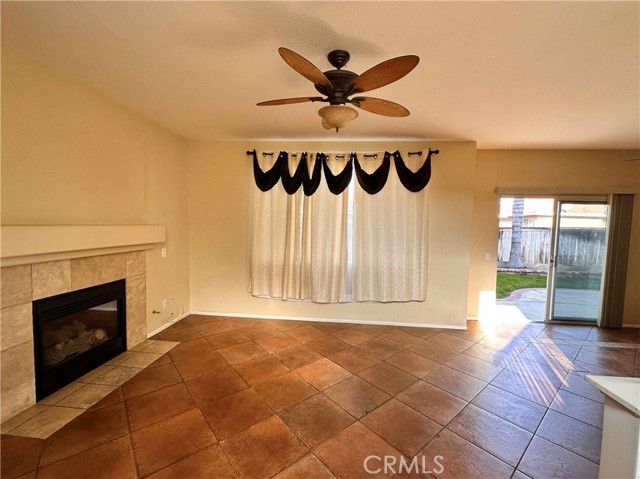 42135 Chestnut Drive, Temecula CA: https://media.crmls.org/medias/d8acc2c0-7906-4132-b50b-90dbf28d4c11.jpg