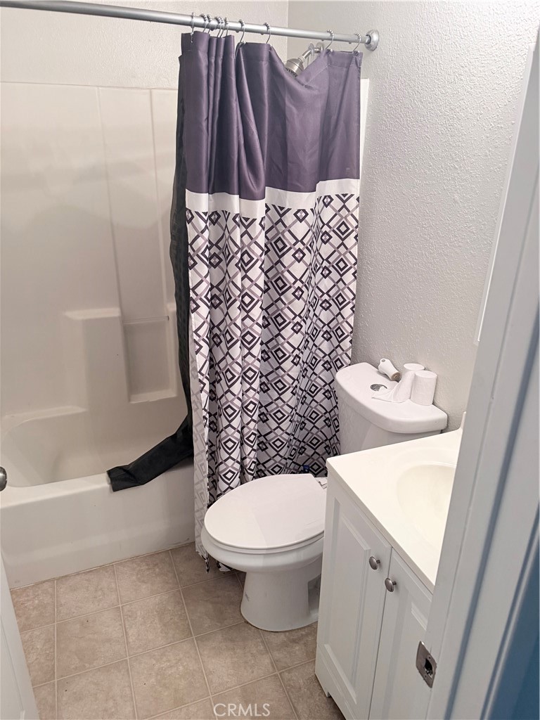 https://media.crmls.org/medias/d8acfd63-6fac-44f1-88f4-bb2580a90739.jpg?preset=X-Large