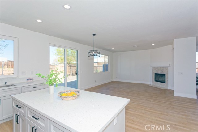 Detail Gallery Image 10 of 38 For 12596 Glen Canyon, Victorville,  CA 92395 - 5 Beds | 3 Baths