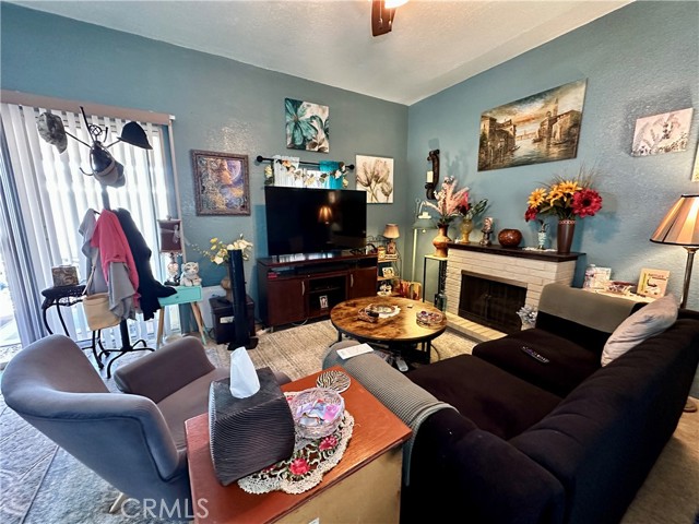 Detail Gallery Image 7 of 33 For 13393 Mariposa Rd #239,  Victorville,  CA 92395 - 2 Beds | 2 Baths