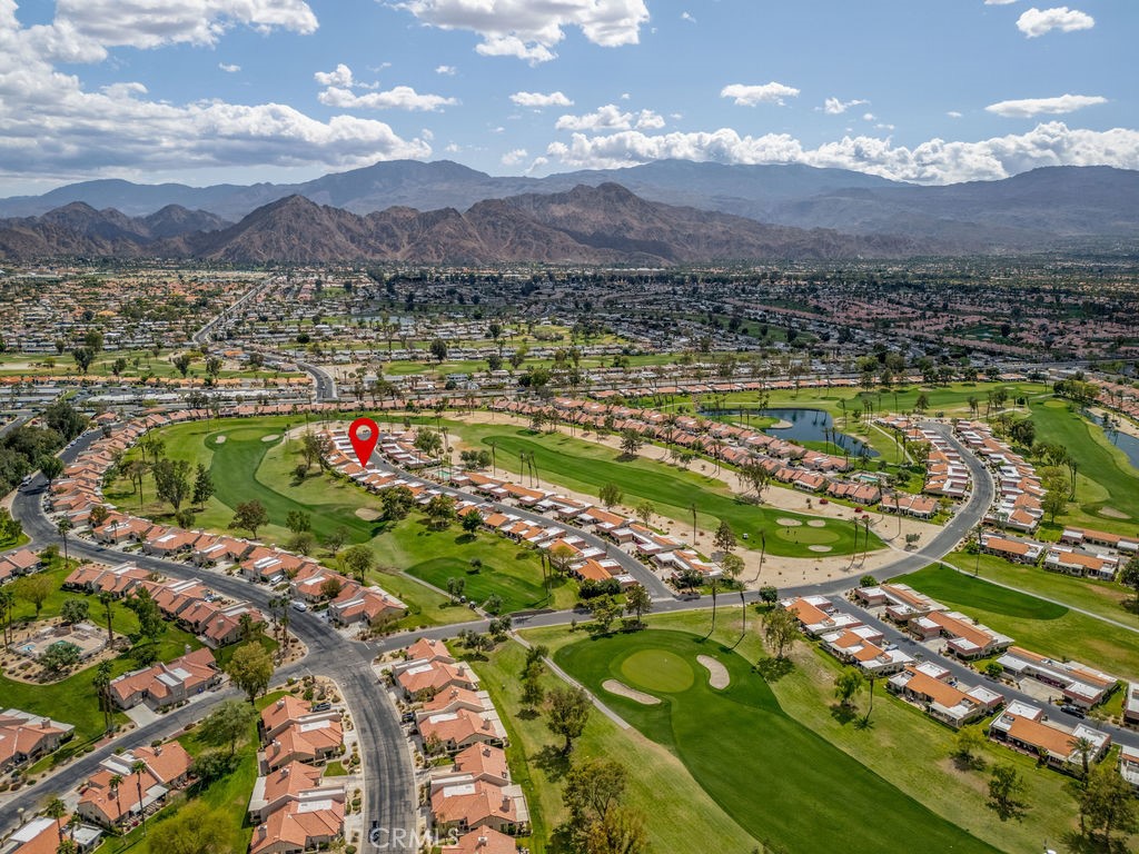 https://media.crmls.org/medias/d8aedbfa-c064-4c29-8f2b-1280dfb19e46.jpg?preset=X-Large