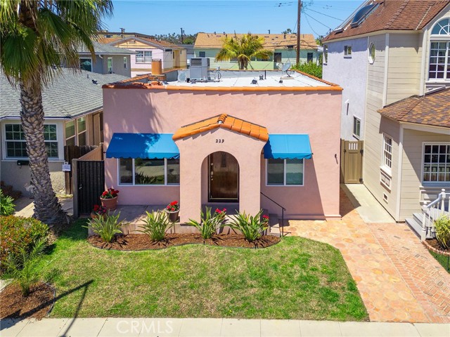 Detail Gallery Image 1 of 17 For 229 Corona Ave, Long Beach,  CA 90803 - 2 Beds | 1 Baths