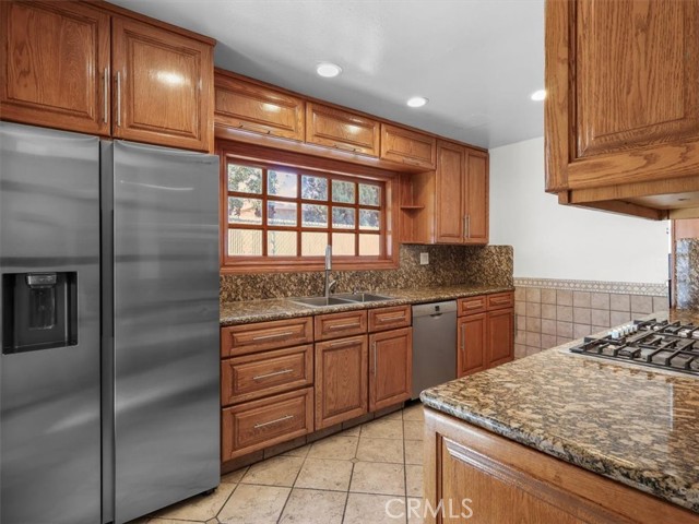 Detail Gallery Image 14 of 23 For 8501 Enfield Avenue, Northridge,  CA 90011 - 4 Beds | 2 Baths