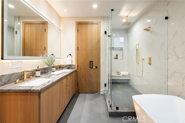1721 Oak Avenue, Manhattan Beach CA: https://media.crmls.org/medias/d8afe46e-ae75-4438-aafa-34e236bcde7d.jpg