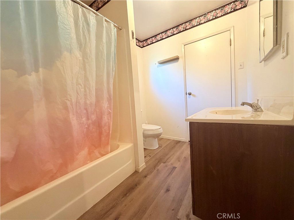https://media.crmls.org/medias/d8b00e44-e6ef-4a40-8ef3-89ec81aee83a.jpg?preset=X-Large