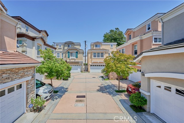 Detail Gallery Image 1 of 1 For 4134 Pacific Coast #105,  Torrance,  CA 90505 - 4 Beds | 4 Baths