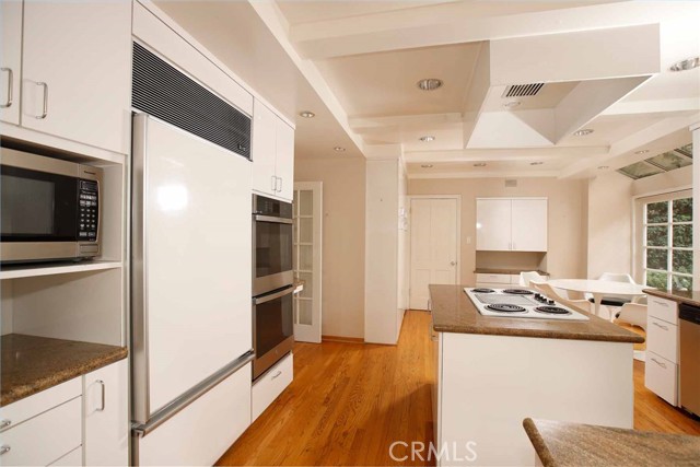 3847 Royal Woods Drive, Sherman Oaks CA: https://media.crmls.org/medias/d8b178f8-09ba-4fdc-ae65-ef8bdc533b9f.jpg