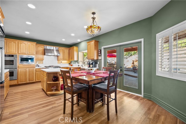 Detail Gallery Image 14 of 61 For 15355 Michael Crest Dr, Canyon Country,  CA 91387 - 5 Beds | 3/1 Baths