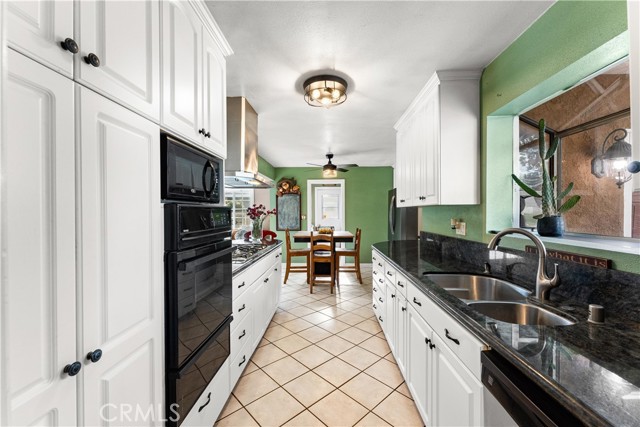 1646 E 15th Street, Santa Ana CA: https://media.crmls.org/medias/d8b28357-0ecf-4c79-ba36-b530345c0a88.jpg
