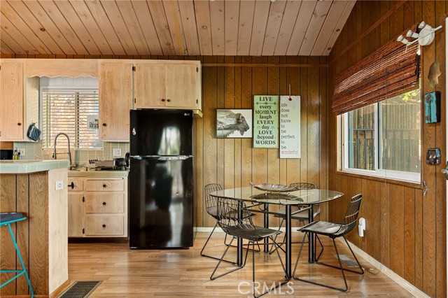 Detail Gallery Image 8 of 46 For 999 Mercury Way, Crestline,  CA 92325 - 4 Beds | 3/1 Baths