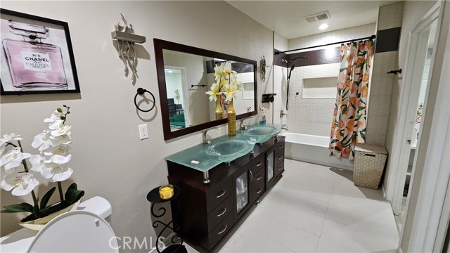 Detail Gallery Image 29 of 44 For 17912 Gridley Rd, Artesia,  CA 90701 - 4 Beds | 3 Baths