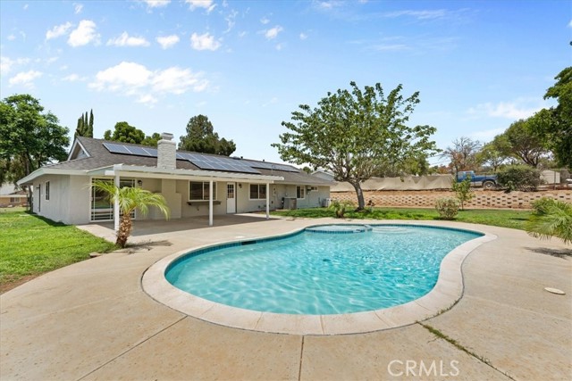 7670 Lakeside Drive, Jurupa Valley CA: https://media.crmls.org/medias/d8b3bb76-3c8c-491f-8867-3958eca053ac.jpg