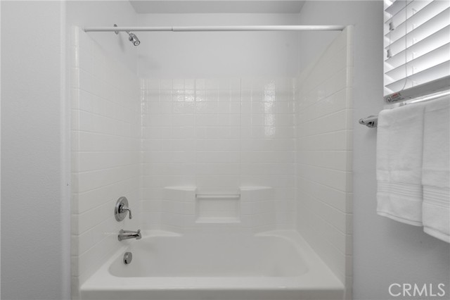 33736 Emerald Creek Court, Temecula CA: https://media.crmls.org/medias/d8b5322f-ccbf-4efb-aa30-ab4c092fb028.jpg