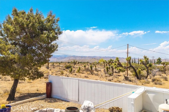 9124 Joshua Lane, Yucca Valley CA: https://media.crmls.org/medias/d8b5a21e-bd91-4cb1-8985-769a0924d53a.jpg
