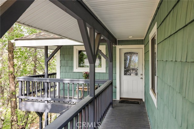 Detail Gallery Image 4 of 46 For 453 Davos, Crestline,  CA 92325 - 5 Beds | 2/1 Baths