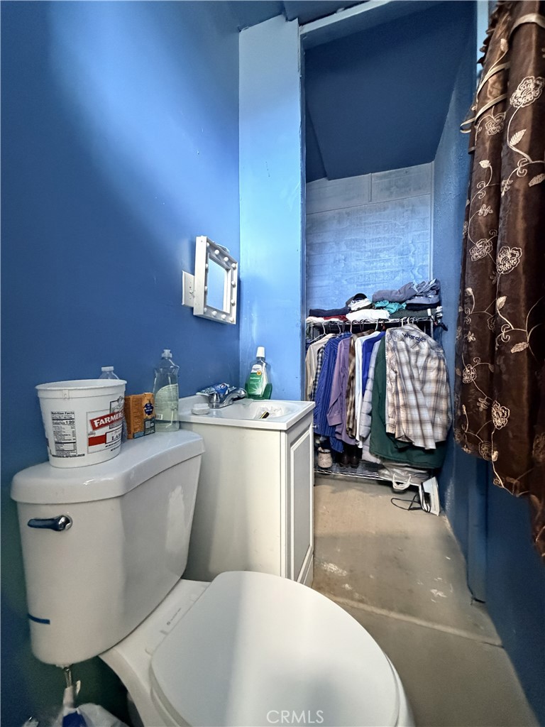 https://media.crmls.org/medias/d8b665d4-e6c1-42a4-a1a4-68344fb0da6f.jpg?preset=X-Large