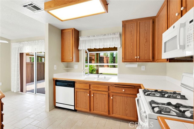 Detail Gallery Image 14 of 30 For 12384 Highgate, Victorville,  CA 92395 - 2 Beds | 2 Baths