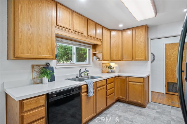 Detail Gallery Image 14 of 39 For 1000 W 11th Ave, Chico,  CA 95926 - 3 Beds | 1 Baths