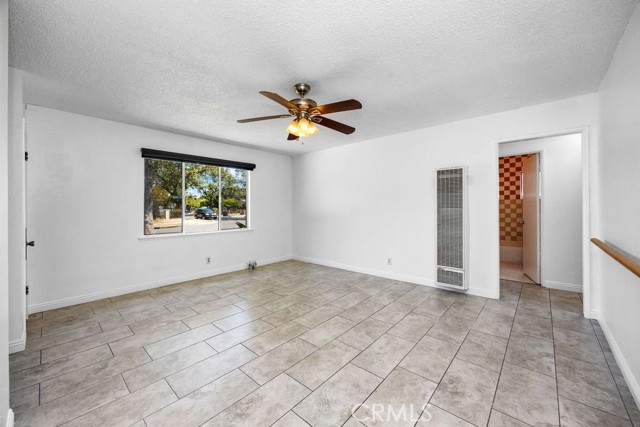 Detail Gallery Image 3 of 28 For 2006 W Wilshire Ave, Santa Ana,  CA 92704 - 3 Beds | 2 Baths