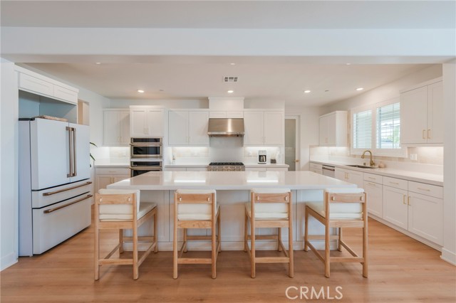 Detail Gallery Image 10 of 49 For 9672 Dawning Dr, Huntington Beach,  CA 92646 - 5 Beds | 4/1 Baths