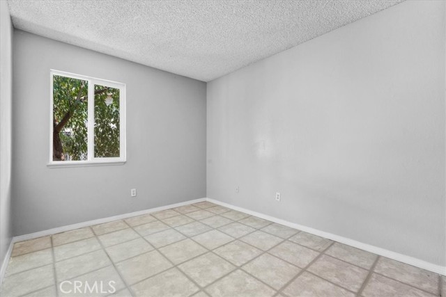 544 N Loretta Street, Rialto CA: https://media.crmls.org/medias/d8b89db6-0fad-4711-a702-a3c287037998.jpg