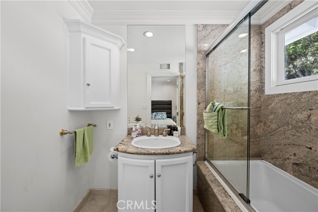 Detail Gallery Image 24 of 64 For 16221 Elisa Pl, Encino,  CA 91436 - 5 Beds | 5/1 Baths