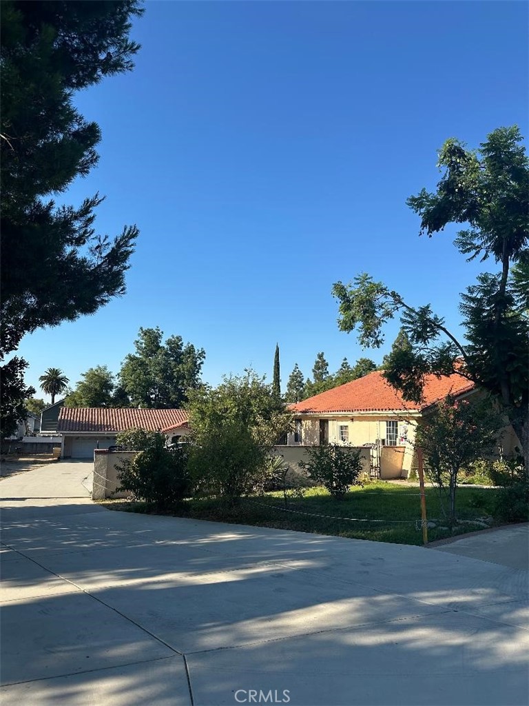 https://media.crmls.org/medias/d8ba93a1-ffb1-4b0d-ac42-2196f3f11485.jpg?preset=X-Large