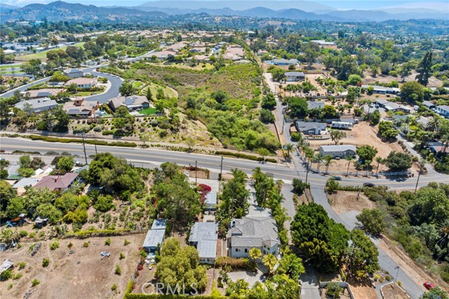 210 N Stage Coach Lane, Fallbrook CA: https://media.crmls.org/medias/d8baa99f-33f1-4c67-9ad4-db1700ed9c44.jpg