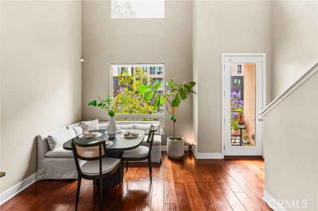 31 Soho, Irvine CA: https://media.crmls.org/medias/d8baeb77-6f4b-4115-90f5-916918d31f98.jpg