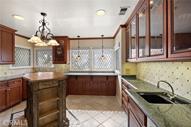 Detail Gallery Image 13 of 49 For 8001 Alverstone Ave, Los Angeles,  CA 90045 - 3 Beds | 4 Baths