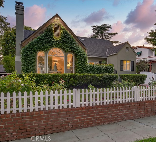 Detail Gallery Image 3 of 54 For 115 Annandale Rd, Pasadena,  CA 91105 - 4 Beds | 3 Baths