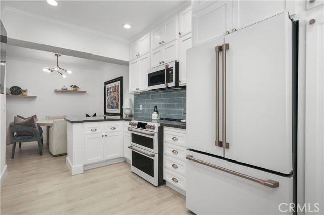 Detail Gallery Image 2 of 37 For 5473 Spanish Oak Ln #G,  Oak Park,  CA 91377 - 2 Beds | 2/1 Baths