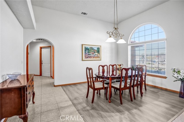 Detail Gallery Image 7 of 48 For 15813 Willow St, Hesperia,  CA 92345 - 4 Beds | 2/1 Baths