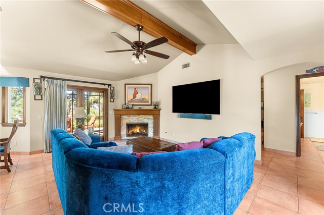 1632 Country Club Drive, Redlands CA: https://media.crmls.org/medias/d8bc8274-4f09-4ced-b9df-9836309ceef7.jpg