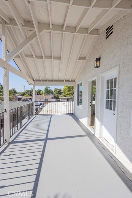 2122 W 10th Street, Santa Ana CA: https://media.crmls.org/medias/d8bca90e-6c62-436c-8b9d-142d0fc589e9.jpg