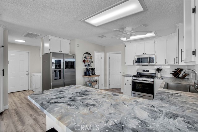 Detail Gallery Image 11 of 51 For 57920 Buena Vista Dr, Yucca Valley,  CA 92284 - 3 Beds | 2 Baths