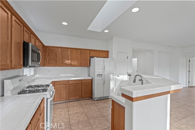 Detail Gallery Image 7 of 18 For 1663 Augusta Ln, Atwater,  CA 95301 - 3 Beds | 2 Baths
