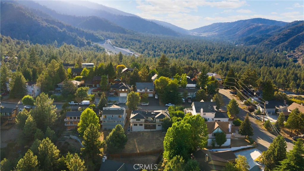 https://media.crmls.org/medias/d8bedd47-1efd-4647-908b-592769b252ce.jpg?preset=X-Large