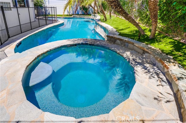 5528 Voletta Place, Valley Village CA: https://media.crmls.org/medias/d8bf3323-aff7-4bef-93b3-57d63d6f319f.jpg