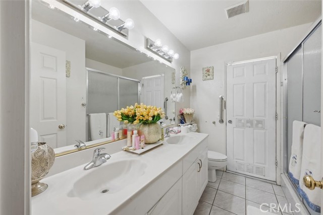 Image 25 of 72 For 6266 Shaker  