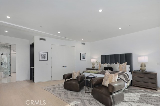 3011 Ocean Front Walk, Venice CA: https://media.crmls.org/medias/d8bf6361-4e4d-4fe5-89fe-7ad6aaa87b85.jpg