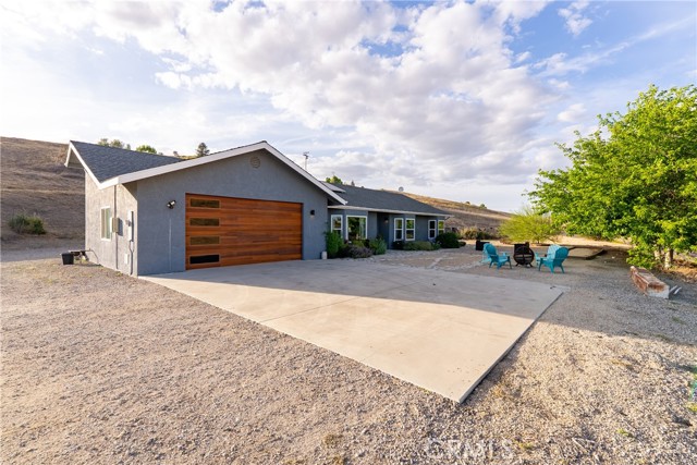 Detail Gallery Image 1 of 39 For 2750 Lazy Hill Rd, San Miguel,  CA 93451 - 3 Beds | 2 Baths