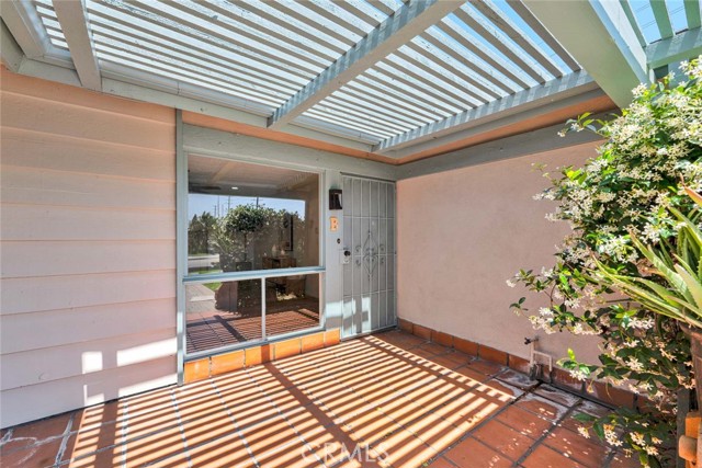 1981 Mitchell Avenue, Tustin CA: https://media.crmls.org/medias/d8bf9b0b-85e5-42f4-9924-1164052eb4eb.jpg