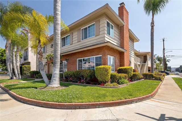 12532 Cranbrook Avenue, Hawthorne CA: https://media.crmls.org/medias/d8c17e3b-263e-4064-b980-a37b728a0c16.jpg