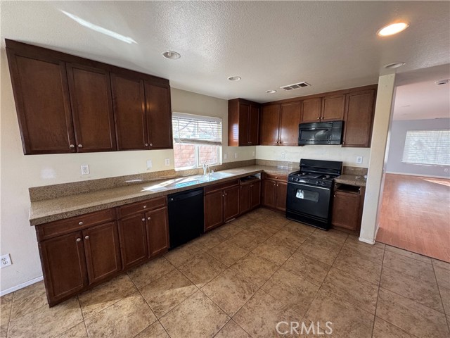 Detail Gallery Image 14 of 52 For 10998 Windcrest St, Adelanto,  CA 92301 - 4 Beds | 2 Baths