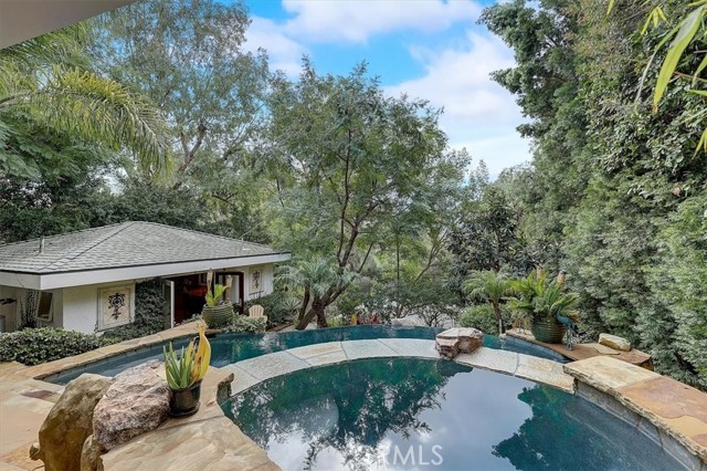 81 Dapplegray Lane, Rolling Hills Estates, California 90274, 4 Bedrooms Bedrooms, ,Residential,Sold,Dapplegray,PW22257890