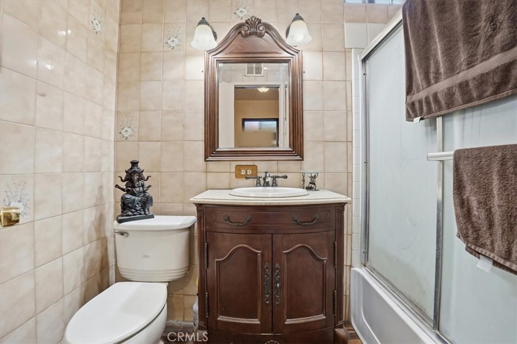 https://media.crmls.org/medias/d8c26c77-b7bb-436c-b6c5-6d80c3aca8c8.jpg?preset=X-Large